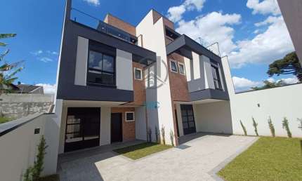 Triplex com 03 quartos, sendo uma suíte, na melhor localização do Butiatuvinha