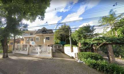 Sobrado Alto Padrão, muito bem localizado no Portão, 3 quartos sendo 1 suíte.
