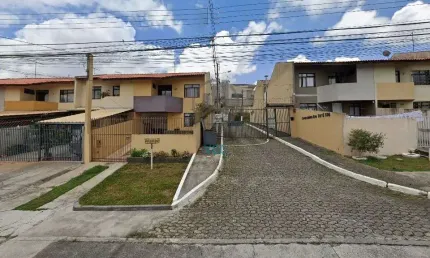 Sobrado reformado a venda no bairro alto 3 quartos sendo uma suíte, 2 vagas, condomínio fechado