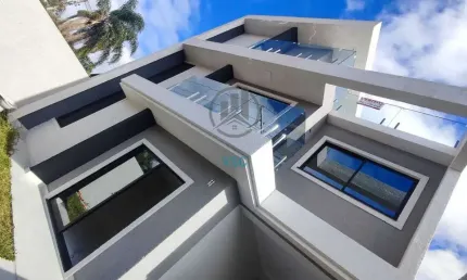 Sobrado não geminado frente pra rua totalmente independente a venda no pinheirinho