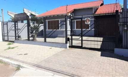 Casa com 2 quartos à venda na Arlindo Baierle, 12, Novo Esteio, Esteio por R$ 636.000