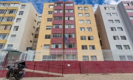 Apartamento com 3 quartos à venda na Rua Alberto Kosop, 157, Pinheirinho, Curitiba por R$ 299.000