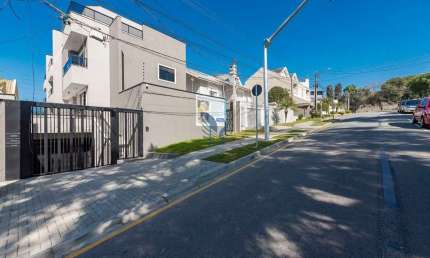 Casa em condomínio fechado com 3 quartos à venda na Rua Eugênio Guariza, 137, São Lourenço, Curitiba por R$ 1.489.000