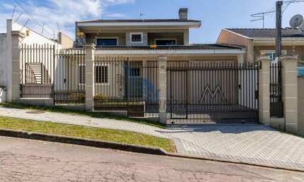 Casa com 3 quartos para alugar na Humberto Cezarino, 91, Santa Cândida, Curitiba por R$ 4.350
