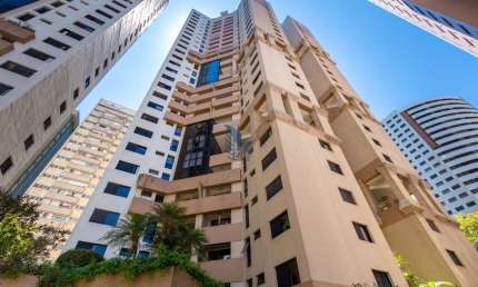 Apartamento com 3 quartos para alugar na Avenida Iguaçu, 2960, Água Verde, Curitiba por R$ 5.200
