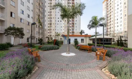 Apartamento com 2 quartos para alugar na Rua Reinaldo Stocco, 274, Pinheirinho, Curitiba por R$ 1.900