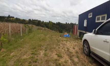 CHÁCARA 20.000 M², ESCRITURADA E REGISTRADA, COM CASA NOVA  ESTILO CONTAINER, ESCRITURA E REGISTRO, A 4 KM DE ARAUCÁRIA, 500 MT DO ASFALTO