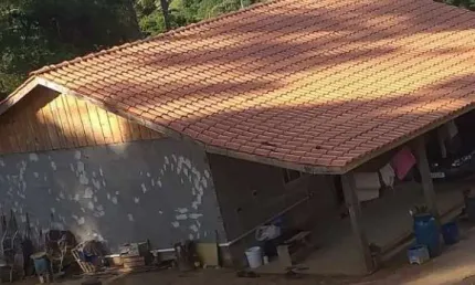Chácara 6 mil m², pronta, com casa alvenária 120 m², aceita troca, prox igreja são pedro, contenda