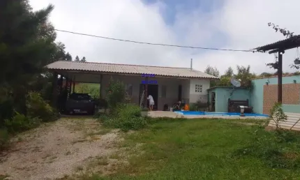 CHÁCARA A 9 KM DE CONTENDA  LOCALIDADE RIO DO CACHO. A chacara tem 5840m2  Tem duas contruções,