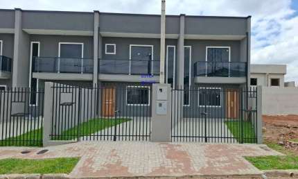 SOBRADO 106M², 3 QUARTOS, UMA SUITE, SALA 2 AMBIENTE, 3 BANHEIROS, EDICULA COM CHURRASQUEIRA, SACADS, ESPAÇO 2 CARROS, RUA PRINCIPAL, PROX COLÉGIO EST
