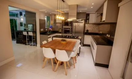 Casa Alto Padrão toda Mobiliada Localizada no Neoville