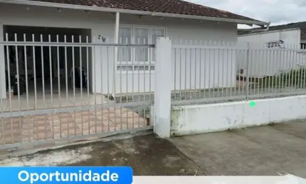 Casa averbada à venda em Joinville, bairro Adhemar Garcia