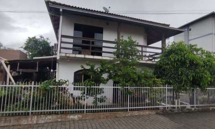 Residência à venda no bairro Aventureiro, Joinville