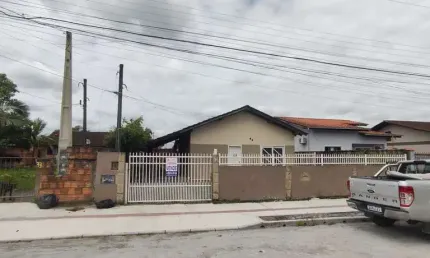 Casa à venda no bairro Vila Nova em Joinville, estuda permuta