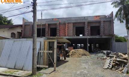 Sobrado Geminado em Construção Zona Norte em Joinville