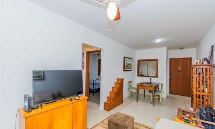 Apartamento semi mobiliado de 2 Quartos com sacada e  vaga coberta no Petrópolis barbada