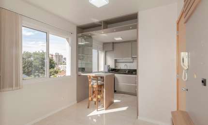 Apartamento de 1 Quarto semi mobiliado c/ vaga coberta no Menino Deus ótima localização oportunidade!
