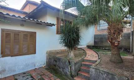Casa com 2 Quartos, pátio na frente e atrás, churrasqueira e vaga na Zona Leste por 179 mil !!!  NÃO ACEITA FINANCIAMENTO