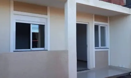 Casa de 2 quartos c/ pátio na Zona Sul prox ao Zaffari ac financiamento e compra assitida