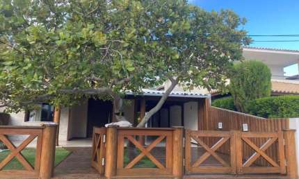 Casa em condomínio fechado com 4 quartos à venda na Rua Pataro Machado, Centro, Lauro de Freitas, 320 m2 por R$ 1.400.000