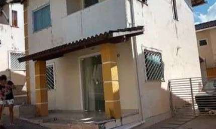 Casa em condomínio fechado com 3 quartos à venda na Rua Eduardo P dos Santos, Caixa D'Água, Lauro de Freitas por R$ 465.000