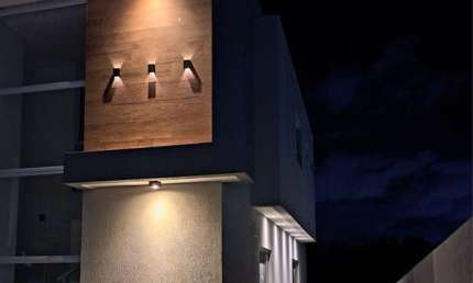Casa em condomínio fechado com 4 quartos para alugar na Rua Princesa Isabel, Abrantes, Camaçari, 180 m2 por R$ 7.800