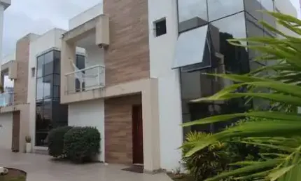 Casa em condomínio fechado com 4 quartos à venda na Rua José Altino S Rabelo, 180, Pitangueiras, Lauro de Freitas, 243 m2 por R$ 770.000