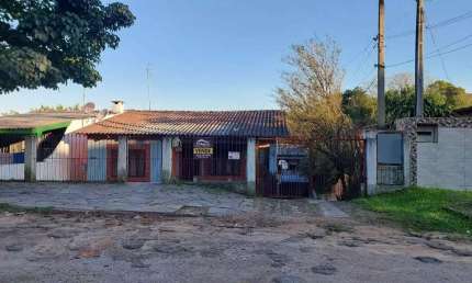 Casa à venda na Avenida Plácido Mottin, Cecília, Viamão
