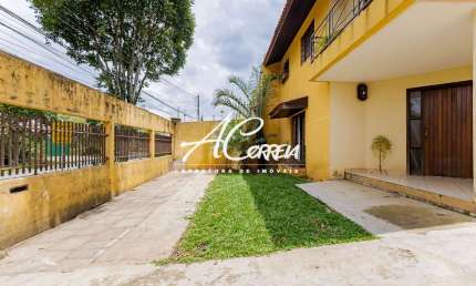 Casa  com Amplo terreno nos fundos  Santa Felicidade -Curitiba /PR