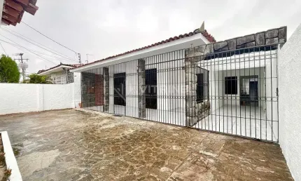 &amp;#127969; Casa de 308m², 4 Qtos (2 Suítes) + DCE p/ Locação no Bairro dos Estados!&amp;#10024;