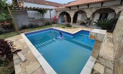 Casa estilo chácara com piscina  oportunidade itanhaém-sp
