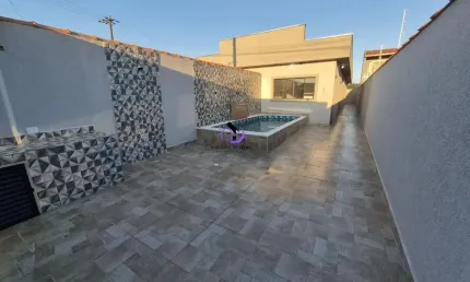 Casa nova a venda em itanhaém com piscina e 3 dormitórios
