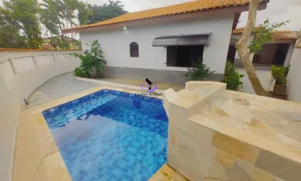 Casa lado praia com piscina e 3 quartos lote inteiro  em mongaguá
