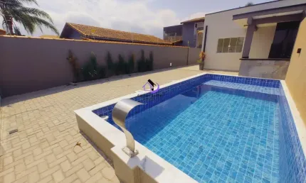 Casa nova em itanhaem lado praia com piscina e 3 dormitorios