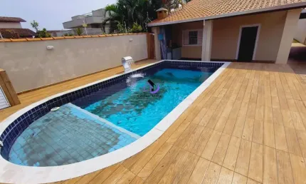 Casa lado praia com piscina em itanhaem com terreno espaçoso