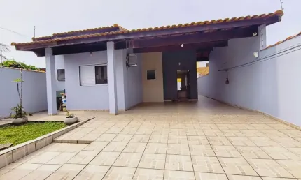 Casa lado praia com piscina, 3 quartos a 300 metros da praia oportunidade