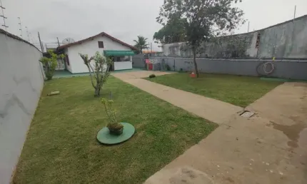 Casa ampla e aconchegante no cibratel 2, itanhaém – quintal generoso, 5 vagas e localização privilegiada perto de tudo!