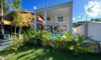 CASA EM CONDOMINIO FECHADO COM 4 DORMITÓRIOS SENDO 3 SUÍTES,2 VAGAS DE GARAGEM,VARANDA GOURMET COM CHURRASQUEIRA E PISCINA