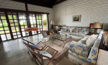 CASA EM CONDOMÍNIO COM 5 SUÍTES,SALA DE ESTAR E JANTAR,SALA DE TV,30 METROS DA ORLA,2 VAGAS DE GARAGEM