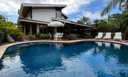 CASA EM CONDOMINIO  COM 4 DORMITÓRIOS SENDO 3 SUÍTES,3 VAGAS DE GARAGEM,VARANDA GOURMET COM CHURRASQUEIRA E PISCINA.