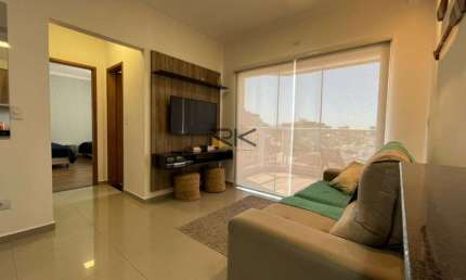 APARTAMENTO NO CENTRO COM 2 DORMITÓRIOS SENDO 1 SUÍTE, 1 BANHEIRO SOCIAL, VARANGA GOURMET COM CHURRASQUEIRA, 2 VAGAS DE GARAGEM