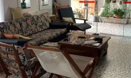 Casa no bairro do itaguá com 5 dormitórios sendo 2 suítes,2 banheiros social,varanda com churrasqueira