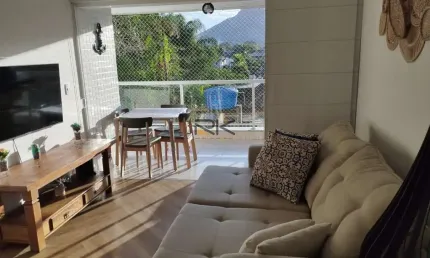 APARTAMENTO PRAIA DA ENSEADA com 2 dormitórios sendo 1 suíte,1 vaga de garagem,varanda gourmet com churrasqueira