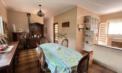 Casa à venda no bairro do Itaguá com 3 dormitórios,sala de estar e varanda