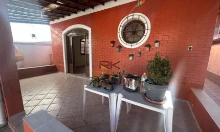 Casa à venda no bairro barra da lagoa com 4 dormitórios,sala,cozinha e edicula nos fundos