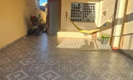 CASA À VENDA NO BAIRRO ESTUFA 1 COM 2 DORMITÓRIOS,SALA DE ESTAR CHURRASQUEIRA