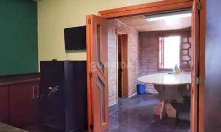 Casa para aluguel com 2 dormitórios para alugar no bairro Jardim Itu Sabára.