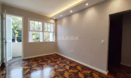 Apartamento reformado com 2 dormitórios no bairro Santana!