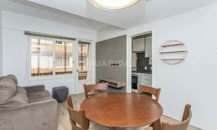 Apartamento mobiliado com 1 dormitório e 1 vaga de garagem no bairro Bom Fim!