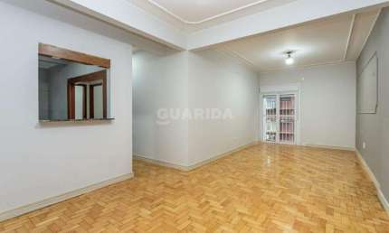 Excelente apartamento com 3 dormirtórios, sendo 1 suíte, no bairro Centro Histórico